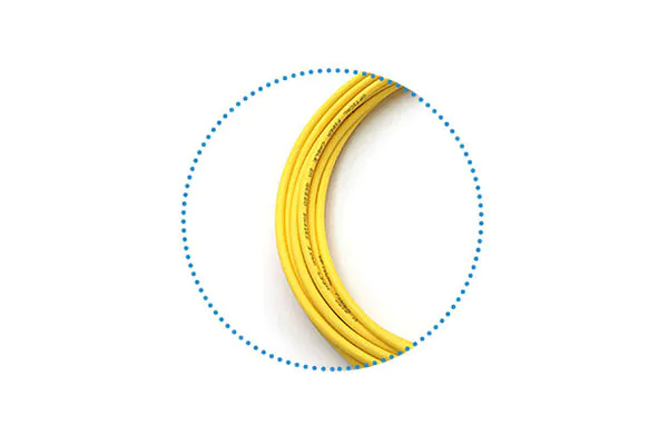 In the case of extreme fiber bending,  the optical signal leaked to the outside  of the core due to bending is retained  to reduce fiber loss and print clearly.