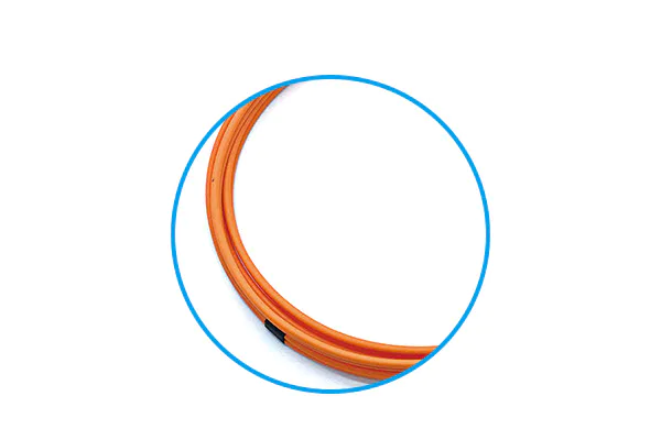 In the case of extreme fiber bending,  the optical signal leaked to the outside  of the core due to bending is retained  to reduce fiber loss and print clearly.